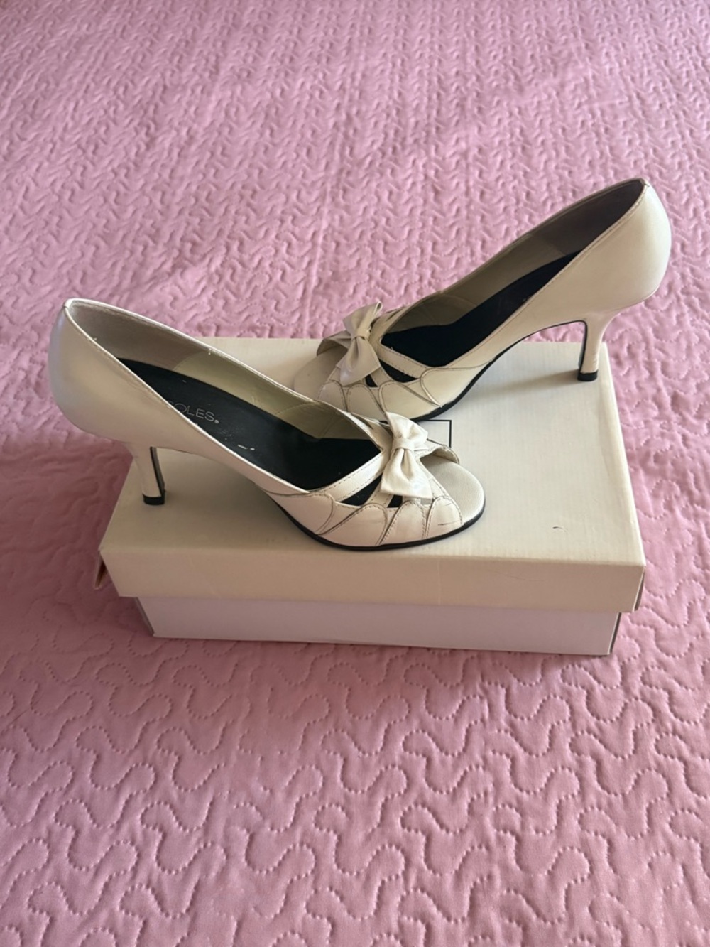 Cream Peep-Toe Heel with Decorative Bow